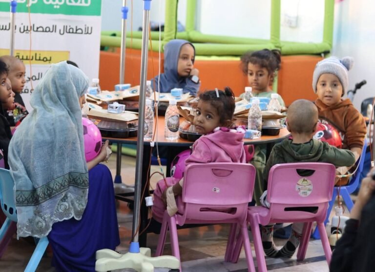 فعالية ترفيهية وتكريمية للأطفال المصابين بالسرطان بمركز الأمل بمناسبة اليوم العالمي للطفولة